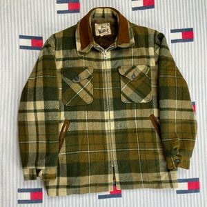 Vintage Woolrich lined Wool Plaid full zip up jacket coat. Very warm. Sublime.